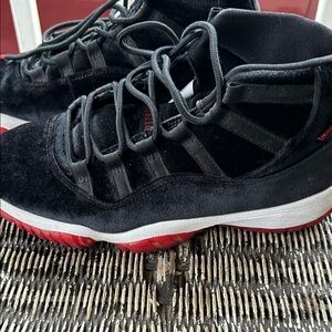 Jordan 11 velvet bred